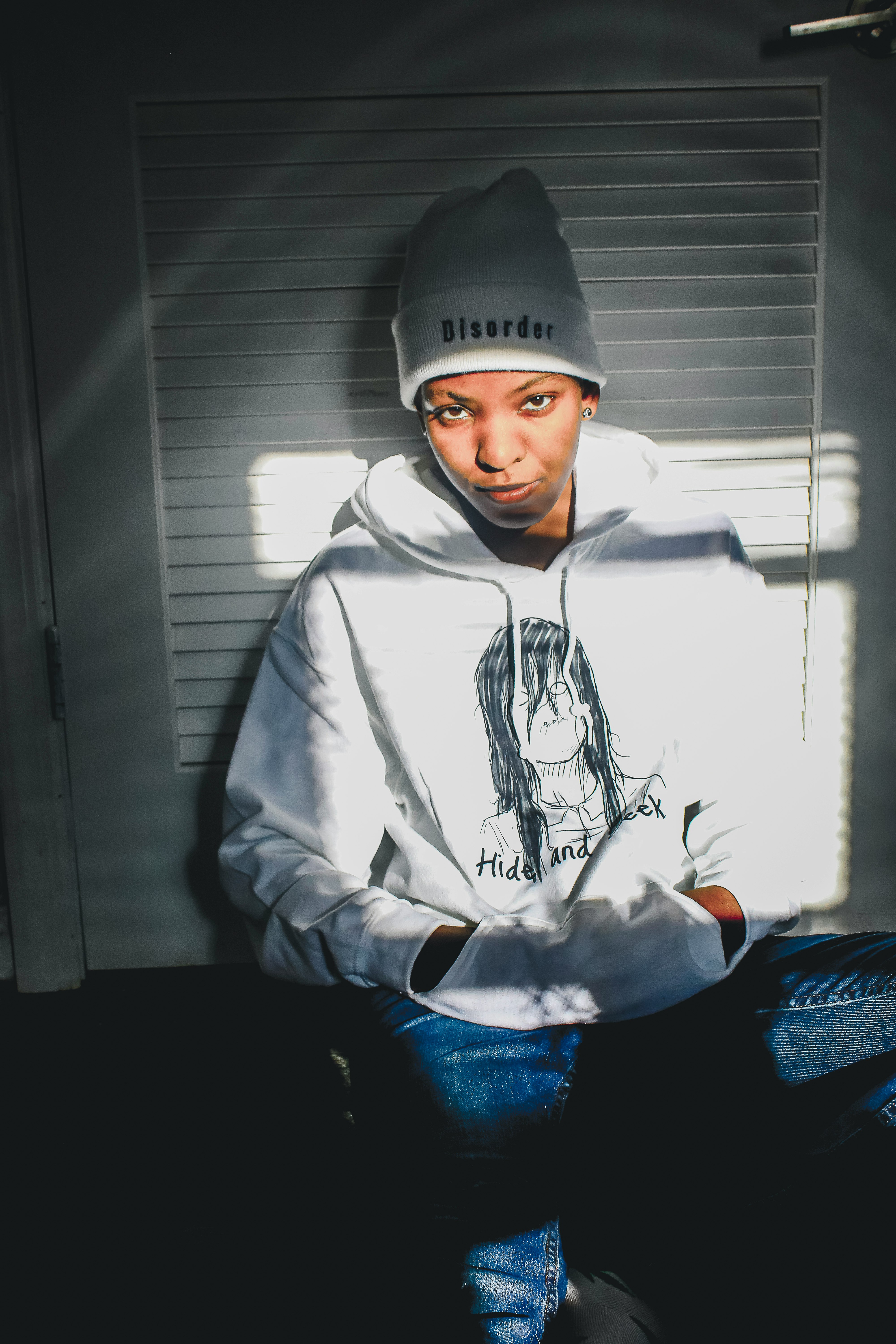 man in white and black hoodie and black fitted cap